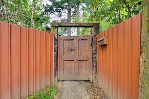 6 Mi to Dtwn Portland: Historic Apt Near Trails!