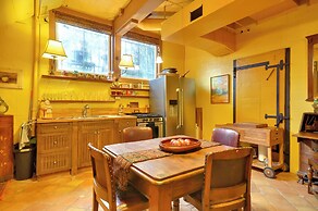 6 Mi to Dtwn Portland: Historic Apt Near Trails!