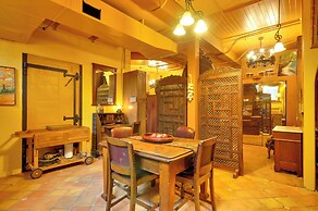 6 Mi to Dtwn Portland: Historic Apt Near Trails!