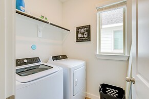 Family-friendly Home w/ Yard in Hockley!