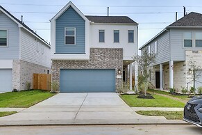 Family-friendly Home w/ Yard in Hockley!