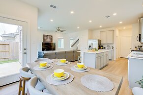 Family-friendly Home w/ Yard in Hockley!