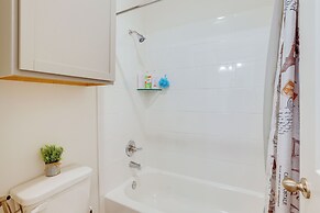 Family-friendly Home w/ Yard in Hockley!
