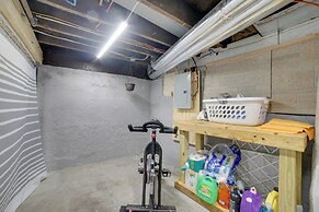 5 Mi to Dtwn Pittsburgh: Home w/ Deck!