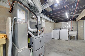 5 Mi to Dtwn Pittsburgh: Home w/ Deck!