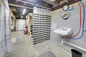 5 Mi to Dtwn Pittsburgh: Home w/ Deck!