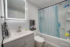 5 Mi to Dtwn Pittsburgh: Home w/ Deck!