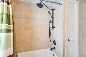 11 Mi to Dtwn Cleveland: Family Home w/ Yard