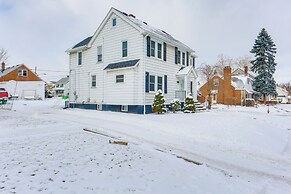 11 Mi to Dtwn Cleveland: Family Home w/ Yard