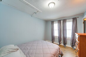 11 Mi to Dtwn Cleveland: Family Home w/ Yard