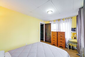 11 Mi to Dtwn Cleveland: Family Home w/ Yard