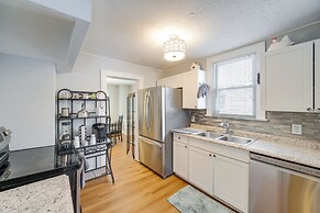 11 Mi to Dtwn Cleveland: Family Home w/ Yard