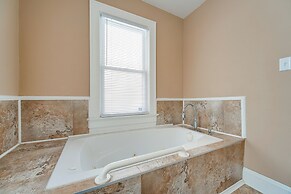 11 Mi to Dtwn Cleveland: Family Home w/ Yard