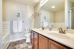 1 Mi to Ocean: Modern Carolina Beach Townhome