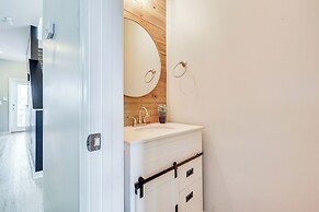 1 Mi to Ocean: Modern Carolina Beach Townhome