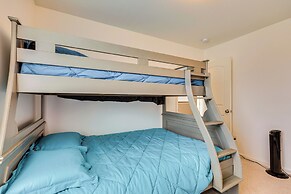 1 Mi to Ocean: Modern Carolina Beach Townhome