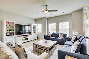 1 Mi to Ocean: Modern Carolina Beach Townhome