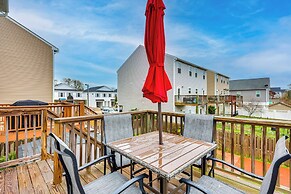 1 Mi to Ocean: Modern Carolina Beach Townhome