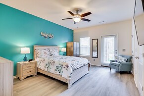 1 Mi to Ocean: Modern Carolina Beach Townhome