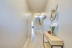 1 Mi to Ocean: Modern Carolina Beach Townhome