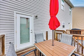 1 Mi to Ocean: Modern Carolina Beach Townhome