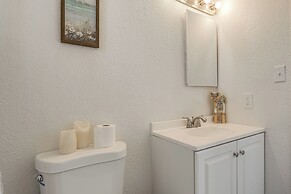 2 Mi to Dtwn & Chase Field: Condo w/ City View!