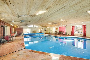 4 Mi to Danbury: Apt w/ Indoor Pool Access