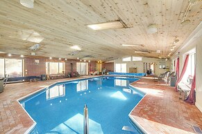 4 Mi to Danbury: Apt w/ Indoor Pool Access