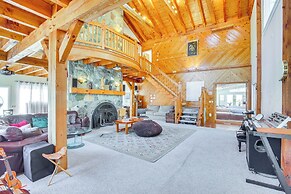 4 Mi to Danbury: Apt w/ Indoor Pool Access