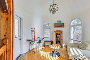 4 Mi to Danbury: Apt w/ Indoor Pool Access