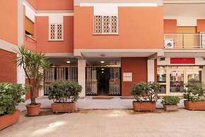 JOIVY Delightful 3-bed Flat with Balcony