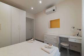 JOIVY Delightful 3-bed Flat with Balcony