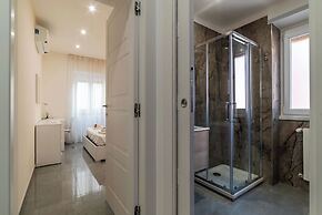 JOIVY Delightful 3-bed Flat with Balcony