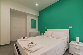 JOIVY Delightful 3-bed Flat with Balcony