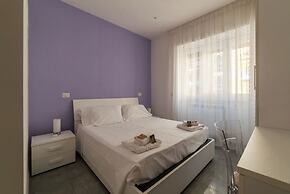 JOIVY Delightful 3-bed Flat with Balcony