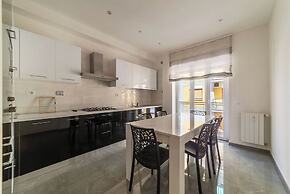 JOIVY Delightful 3-bed Flat with Balcony