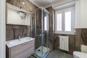 JOIVY Delightful 3-bed Flat with Balcony