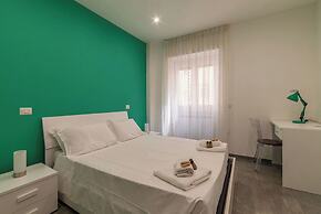 JOIVY Delightful 3-bed Flat with Balcony