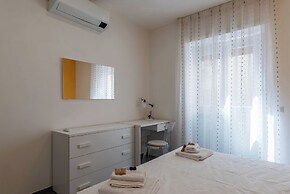 JOIVY Delightful 3-bed Flat with Balcony