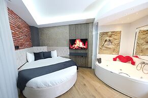 Nomad Hub Istanbul Suit