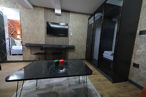 Nomad Hub Istanbul Suit