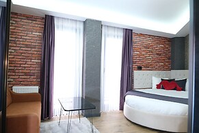 Nomad Hub Istanbul Suit