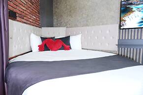 Nomad Hub Istanbul Suit