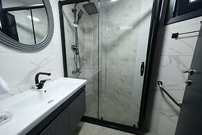 Nomad Hub Istanbul Suit