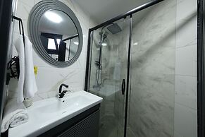 Nomad Hub Istanbul Suit