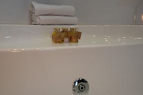 Nomad Hub Istanbul Suit