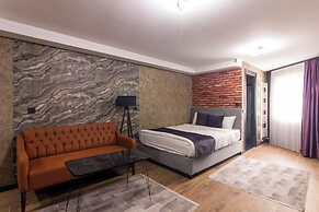 Nomad Hub Istanbul Suit