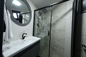 Nomad Hub Istanbul Suit