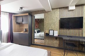 Nomad Hub Istanbul Suit