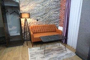 Nomad Hub Istanbul Suit